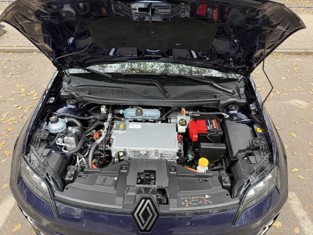 Renault 5 unter der Fronthaube (Bild: Dirk Kunde)